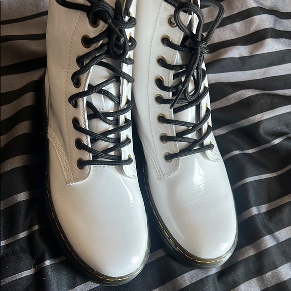 Dr. Martens White Lace Up Boots‎ - Picture 13 of 15